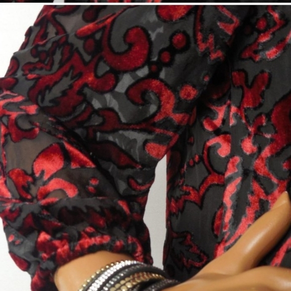 Chico's Off Shoulder Velvet Burnout Top Sz 2 NWT - Picture 4 of 9